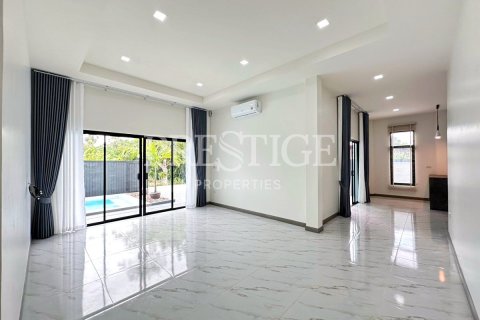 Casa de 3 dormitorios en Pattaya, Tailandia № 220687 - foto 3