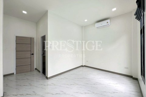 Casa de 3 dormitorios en Pattaya, Tailandia № 220687 - foto 13