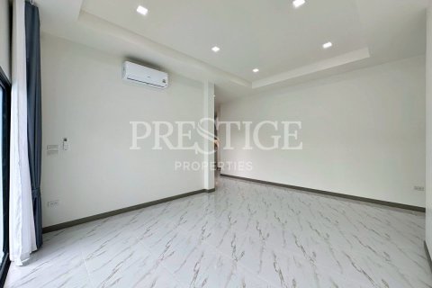 Casa de 3 dormitorios en Pattaya, Tailandia № 220687 - foto 5
