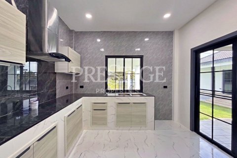 Casa de 3 dormitorios en Pattaya, Tailandia № 220691 - foto 6
