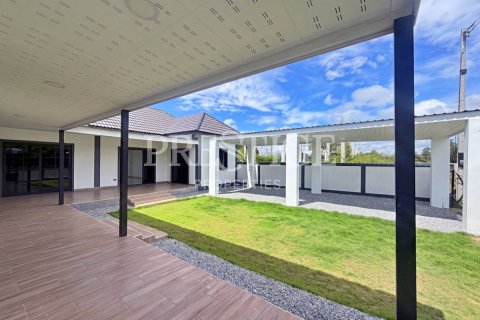 Casa de 3 dormitorios en Pattaya, Tailandia № 220691 - foto 17