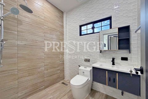 Casa de 3 dormitorios en Pattaya, Tailandia № 220691 - foto 10