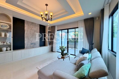 Casa de 3 dormitorios en Pattaya, Tailandia № 220686 - foto 4