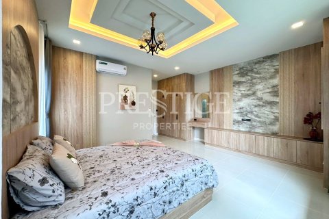 Casa de 3 dormitorios en Pattaya, Tailandia № 220686 - foto 14