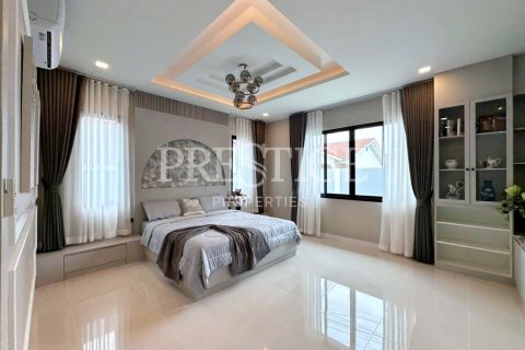 Casa de 3 dormitorios en Pattaya, Tailandia № 220686 - foto 10