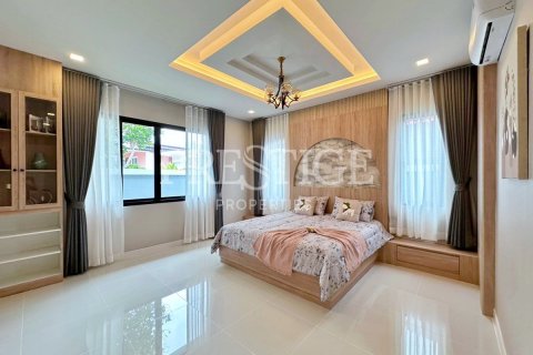 Casa de 3 dormitorios en Pattaya, Tailandia № 220686 - foto 15