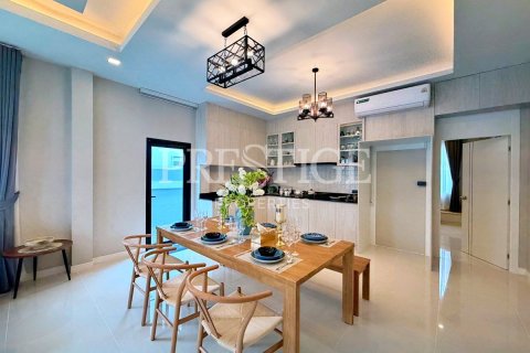 Casa de 3 dormitorios en Pattaya, Tailandia № 220686 - foto 7