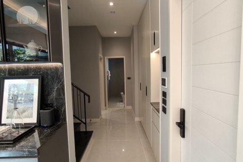Casa de 4 dormitorios en Bang Phli Yai, Tailandia № 149516 - foto 4