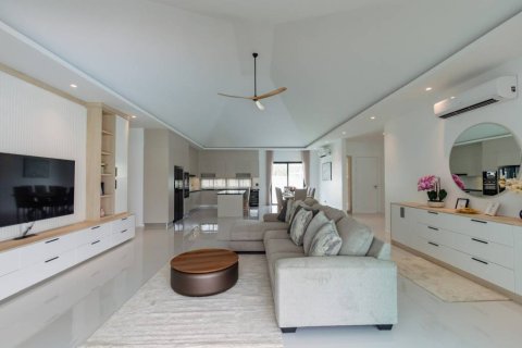 Chalet de 4 dormitorios en Hua Hin, Tailandia № 167127 - foto 8
