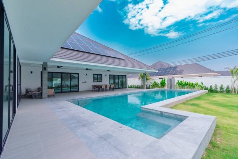 Chalet de 4 dormitorios en Hua Hin, Tailandia № 167127 - foto 2