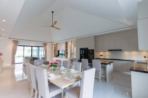 Chalet de 4 dormitorios en Hua Hin, Tailandia № 167127 - foto 9