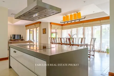 Villa in Bang Tao, Thailand 5 bedrooms № 179748 - photo 9