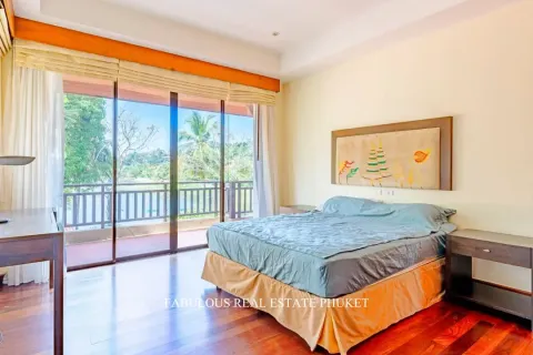 Villa in Bang Tao, Thailand 5 bedrooms № 179748 - photo 16
