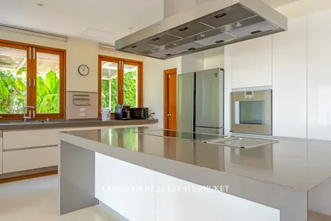 Villa in Bang Tao, Thailand 5 bedrooms № 179748 - photo 17