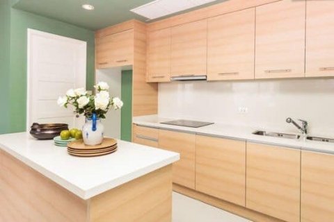 Condo in Khlong Toei, Bangkok, Thailand, 3 bedrooms  № 133770