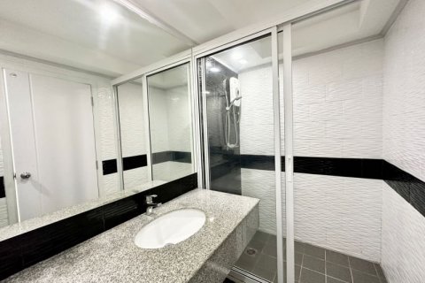 Condominio de 2 dormitorios en Pattaya, Tailandia № 74380 - foto 15