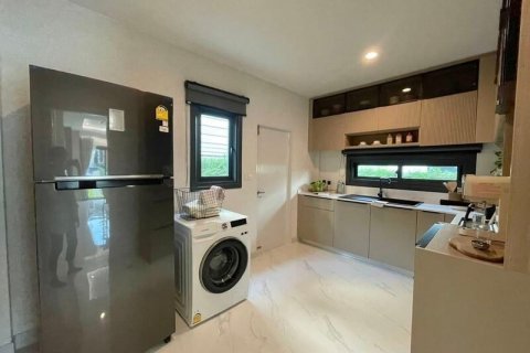 Casa de 4 dormitorios en Pattaya, Tailandia № 74381 - foto 10