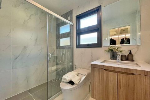 Casa de 4 dormitorios en Pattaya, Tailandia № 74381 - foto 12