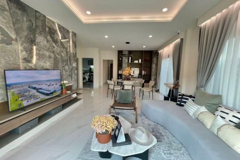 Casa de 4 dormitorios en Pattaya, Tailandia № 74381 - foto 3