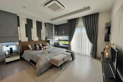 Casa de 4 dormitorios en Pattaya, Tailandia № 74381 - foto 4