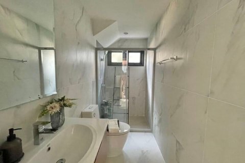 Casa de 4 dormitorios en Pattaya, Tailandia № 74381 - foto 13