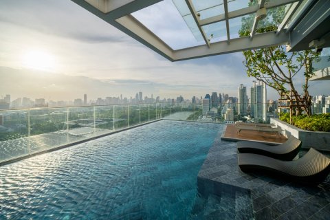 Ático de 3 dormitorios en Bangkok, Tailandia № 180579 - foto 27