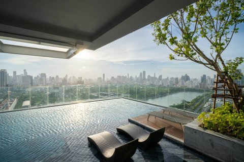 Ático de 3 dormitorios en Bangkok, Tailandia № 180579 - foto 26