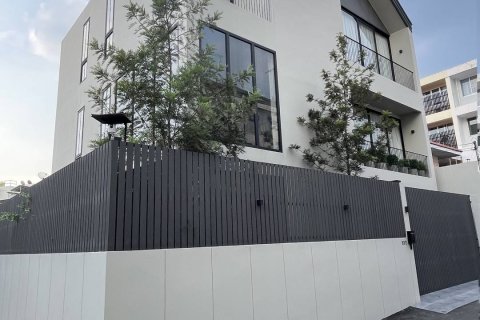 Casa de 4 dormitorios en Bangkok, Tailandia № 180582 - foto 14