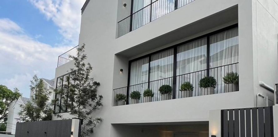 Casa de 4 dormitorios en Bangkok, Tailandia № 180582