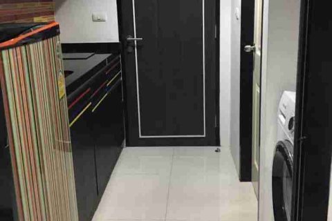 Condominio de 1 dormitorio en Bangkok, Tailandia № 208734 - foto 5