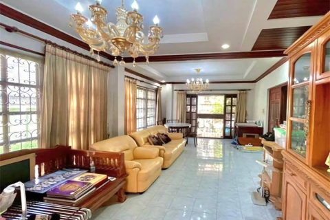 Casa de 4 dormitorios en Bangkok, Tailandia № 189446 - foto 8
