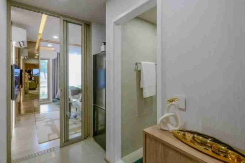 Condominio de 1 dormitorio en Thonburi, Bangkok, Tailandia № 184004 - foto 10