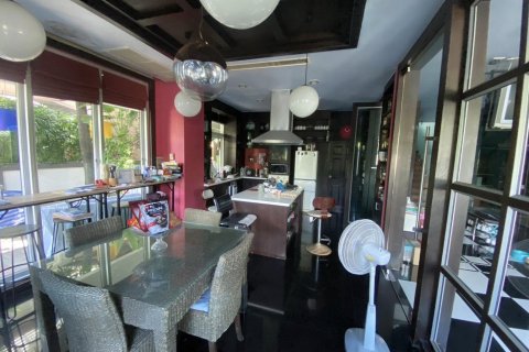 Casa de 5 dormitorios en Bangkok, Tailandia № 143039 - foto 11