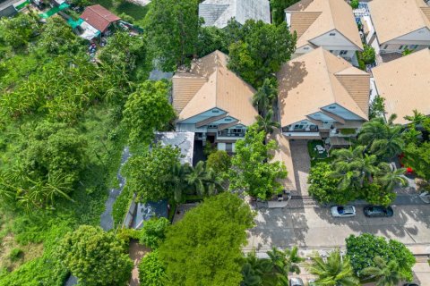 Casa de 5 dormitorios en Bangkok, Tailandia № 143039 - foto 22
