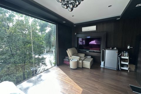 Casa de 5 dormitorios en Bangkok, Tailandia № 143039 - foto 17