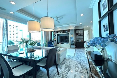 Condominio de 3 dormitorios en Bangkok, Tailandia № 143044 - foto 6