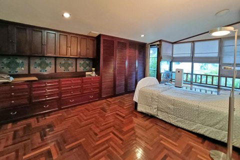 Condominio de 4 dormitorios en Bangkok, Tailandia № 143043 - foto 12