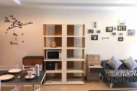 Condominio de 1 dormitorio en Thonburi, Bangkok, Tailandia № 208768 - foto 8