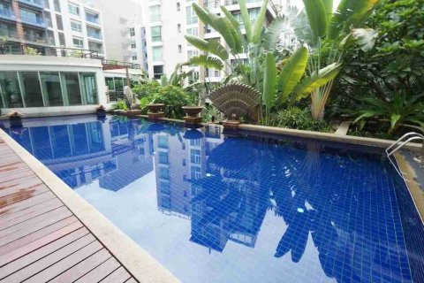 Condominio de 1 dormitorio en Thonburi, Bangkok, Tailandia № 208768 - foto 2