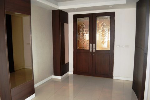 Condominio de 5 dormitorios en Bangkok, Tailandia № 66100 - foto 8