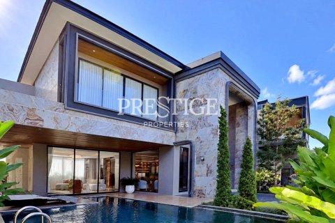 House in Pattaya, Thailand 5 bedrooms № 197555