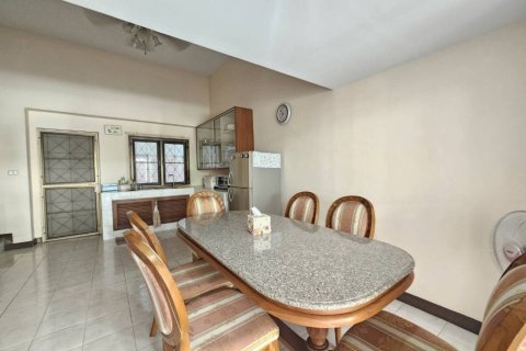 Adosado de 4 dormitorios en Hua Hin, Tailandia № 146735 - foto 6
