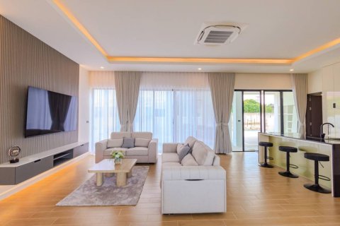 Chalet de 3 dormitorios en Hua Hin, Tailandia № 146736 - foto 3