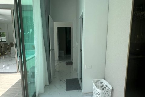 Chalet de 3 dormitorios en Surat Thani, Tailandia № 162317 - foto 9