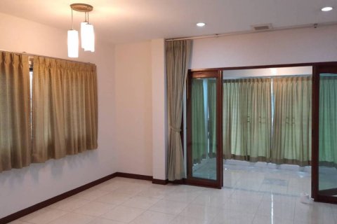 บ้านในประเวศ, กรุงเทพฯ, ประเทศไทย 4 ห้องนอน № 162312 - รูปถ่าย 5