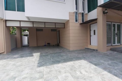 Maison à Prawet, Bangkok, Thaïlande 4 chambres № 162312