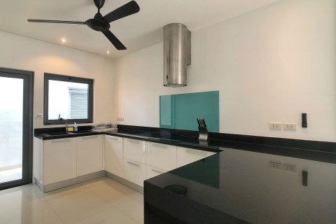 Casa de 4 dormitorios en Phuket, Tailandia № 65996 - foto 5