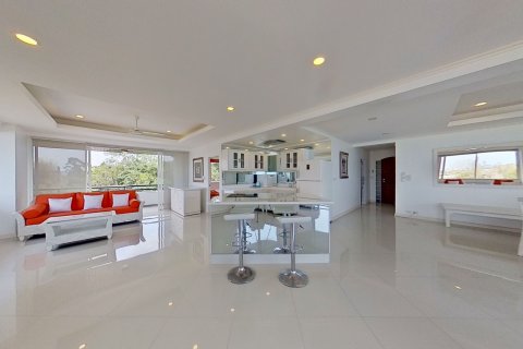 Condominio de 2 dormitorios en Pattaya, Tailandia № 140694 - foto 2