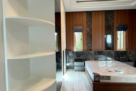 Casa de 4 dormitorios en Pattaya, Tailandia № 142782 - foto 10