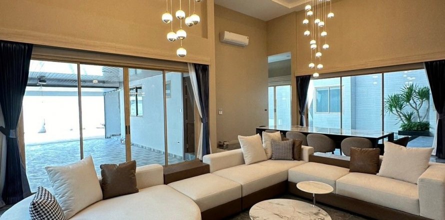 Casa de 4 dormitorios en Pattaya, Tailandia № 142782